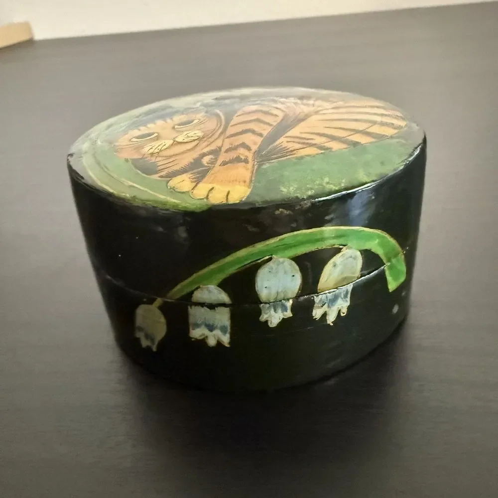 Vintage Hand Painted Wood Trinket Box Cat Flowers‎ Kashmir India Black Lacquered